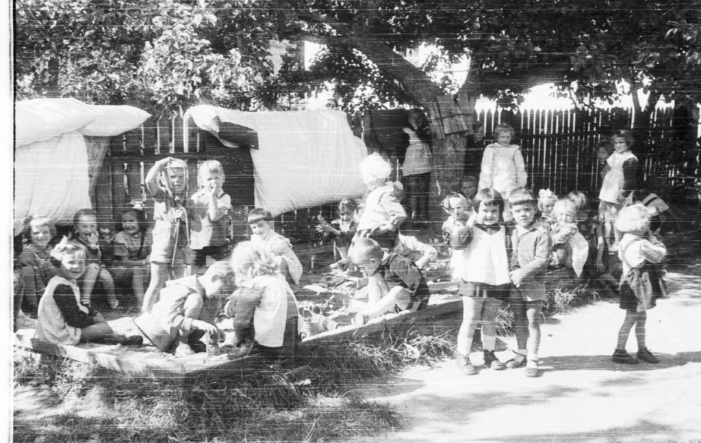 362893D6-B383-4Bbd-873D-A97Ccd0C4A7F Jan Grądalski Szuka Wychowanków Ochronki Św. Wojciecha Z Lat 1940–1963
