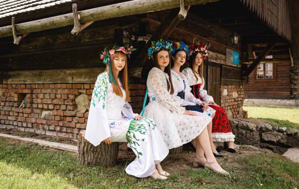 Zobacz Magiczne Kadry &Quot;Kolekcji Ludowej&Quot; Z Zajazdu Pastewnik