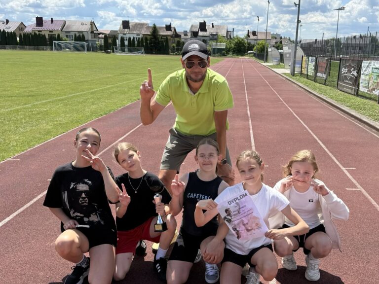 Sukces uczniów SP2 w Przeworsku w Powiatowym Trójboju Lekkoatletycznym w Kańczudze