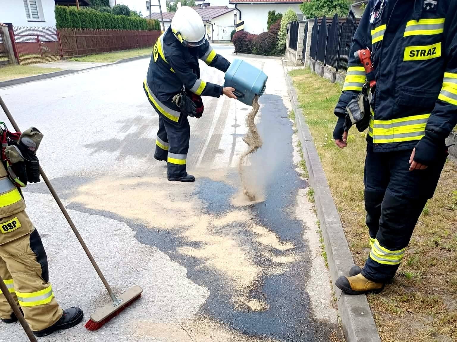 Lokalna Gazeta Internetowa 9 Plama Oleju Na Drodze W Sieniawie
