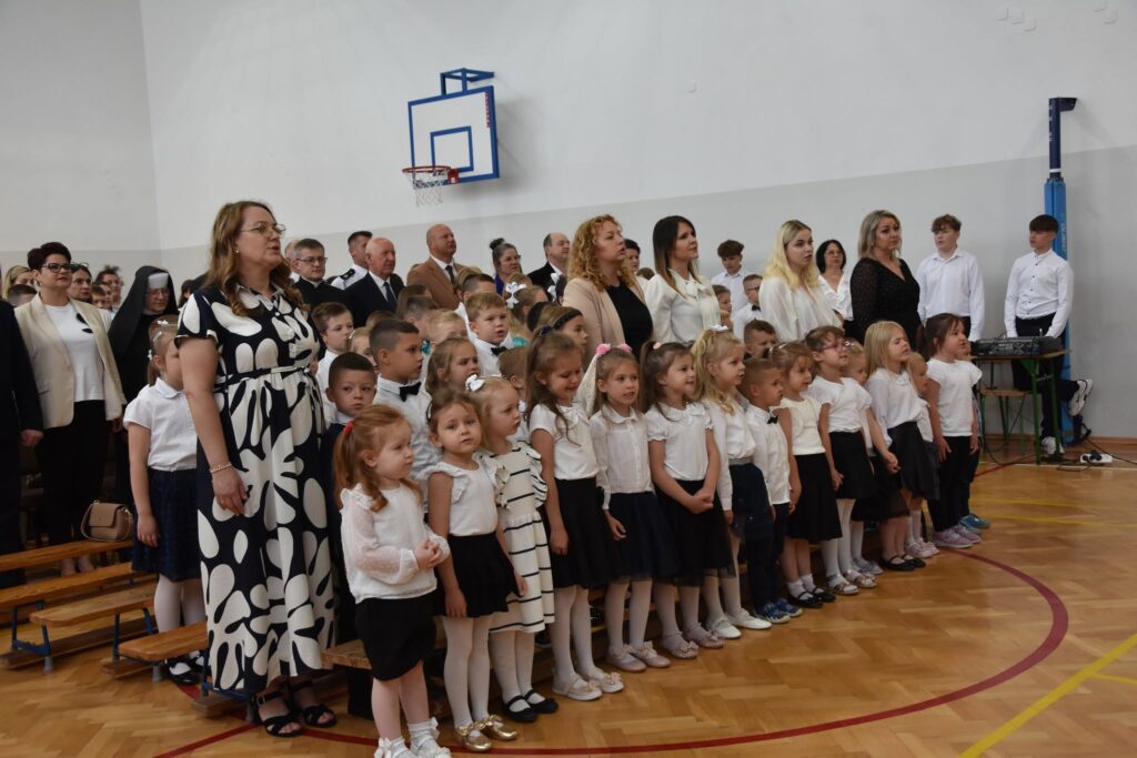 Święto Szkoły W Żurawiczkach. Wójt Daniel Krawiec Złożył Hołd Patronowi I Przypomniał O &Quot;Albertiadzie&Quot; 2 Święto Szkoły W Żurawiczkach. Wójt Daniel Krawiec Złożył Hołd Patronowi I Przypomniał O &Quot;Albertiadzie&Quot;