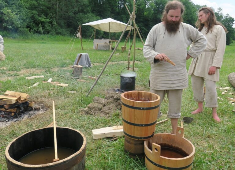 Niszczyli bieszczadzką puszczę dla "leśnego złota". Niezwykła historia dawnych potaszni