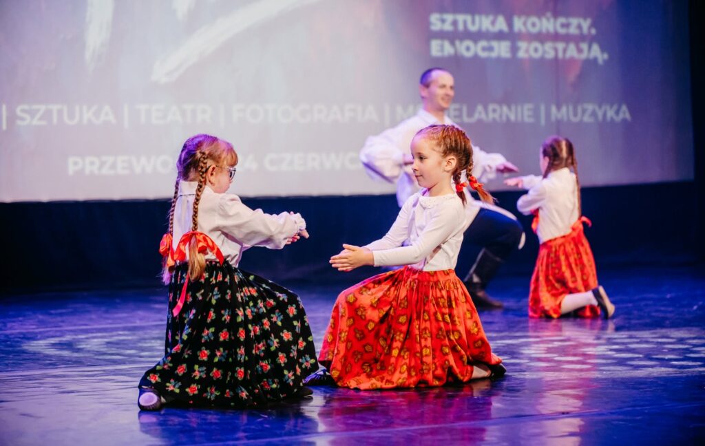 727519082_1443746157798154_894735248671625602_N Wieczór Pełen Talentów I Wzruszeń. Zobacz, Jak Wyglądał Tegoroczny Art Finał W Przeworsku