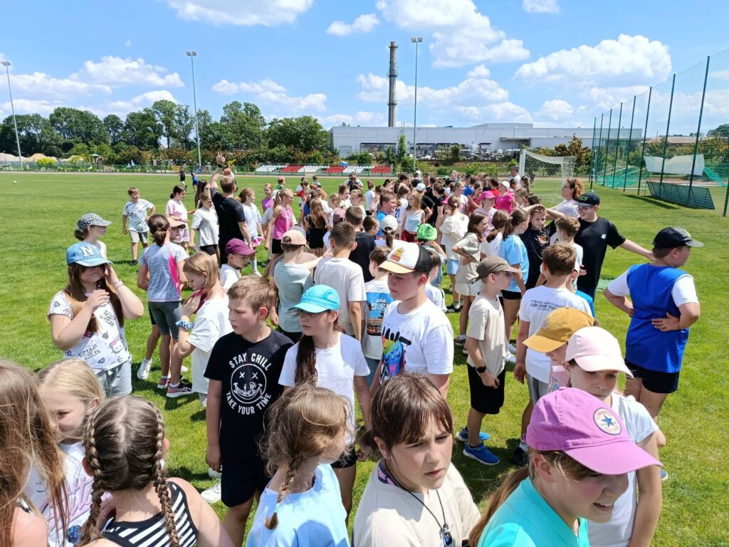 Blisko 300 Uczniów Na Stadionie W Przeworsku. Wyjątkowy Dzień Sportu Klas Iv-Viii 1 Blisko 300 Uczniów Na Stadionie. Wyjątkowy Dzień Sportu Klas Iv-Viii
