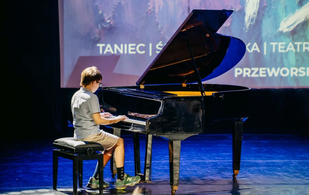 731059081_1443745947798175_170102148471156624_N Wieczór Pełen Talentów I Wzruszeń. Zobacz, Jak Wyglądał Tegoroczny Art Finał W Przeworsku
