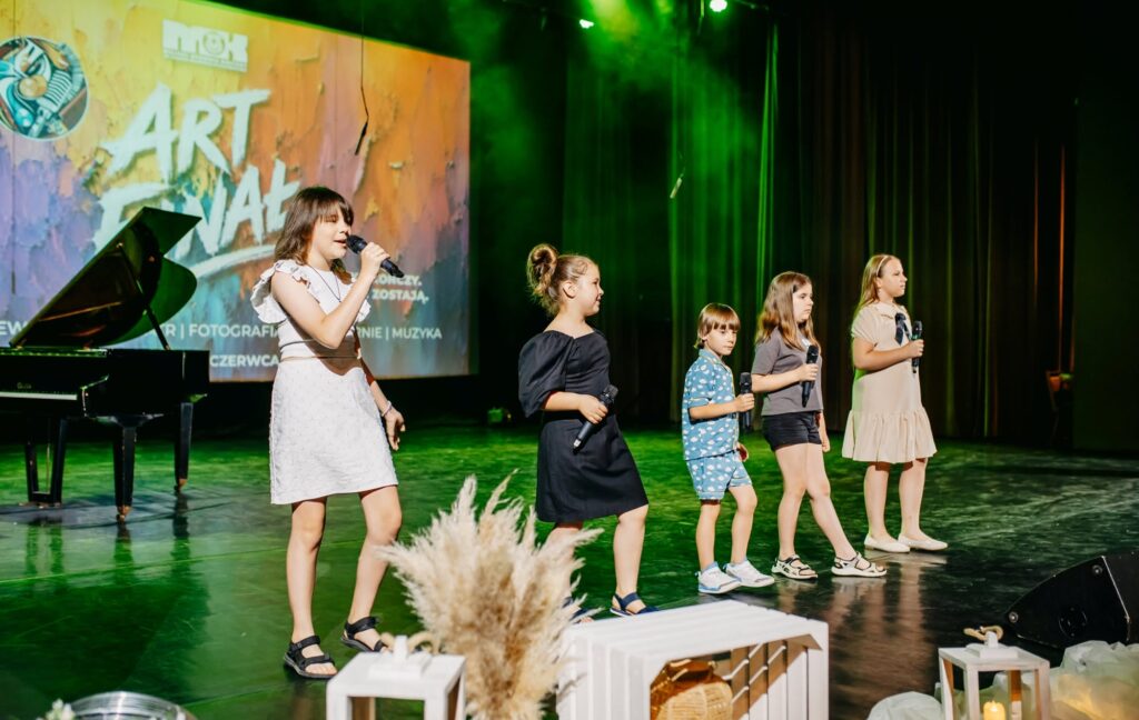 731093519_1443746017798168_6175375534281183790_N Wieczór Pełen Talentów I Wzruszeń. Zobacz, Jak Wyglądał Tegoroczny Art Finał W Przeworsku