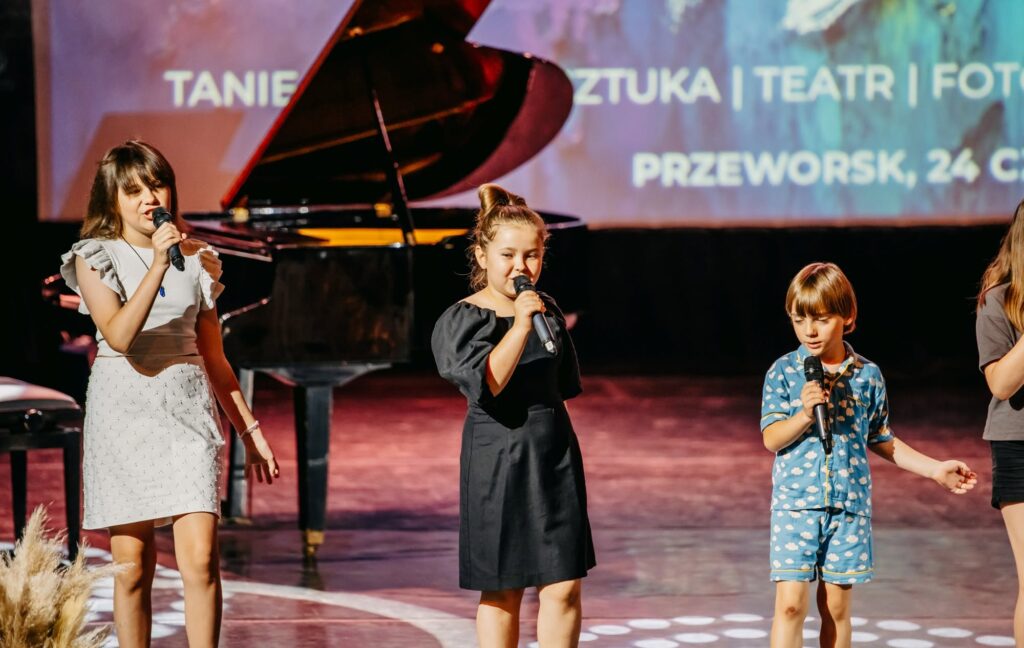 731158269_1443746351131468_8638629532671565776_N Wieczór Pełen Talentów I Wzruszeń. Zobacz, Jak Wyglądał Tegoroczny Art Finał W Przeworsku