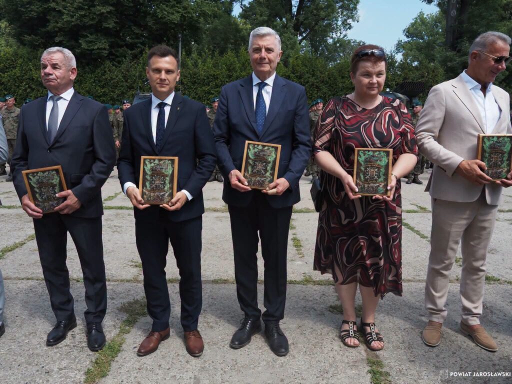 Zmiana Na Stanowisku Dowódcy I Wielkie Święto Artylerzystów. Wicestarosta Z Przeworska Na Uroczystościach W Jarosławiu 1 Zmiana Na Stanowisku Dowódcy I Wielkie Święto Artylerzystów. Wicestarosta Z Przeworska Na Uroczystościach W Jarosławiu