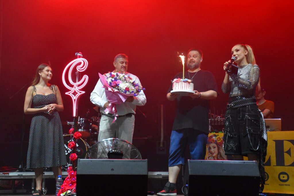 Cleo, Papa Dance I Long &Amp; Junior Rozgrzali Publiczność Do Czerwoności 1 Cleo Ze Łzami W Oczach, Loty Helikopterem I Tłumy Nad Zalewem. Tak Świętowała Kańczuga