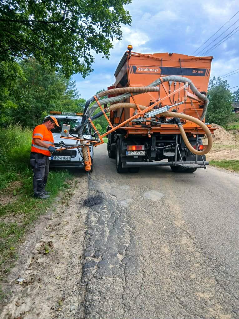 Pzd Łata Dziury I Odnawia Oznakowanie. Zobacz, Gdzie Pracowały Ekipy Techniczne 2 Pzd Łata Dziury I Odnawia Oznakowanie. Zobacz, Gdzie Pracowały Ekipy Techniczne