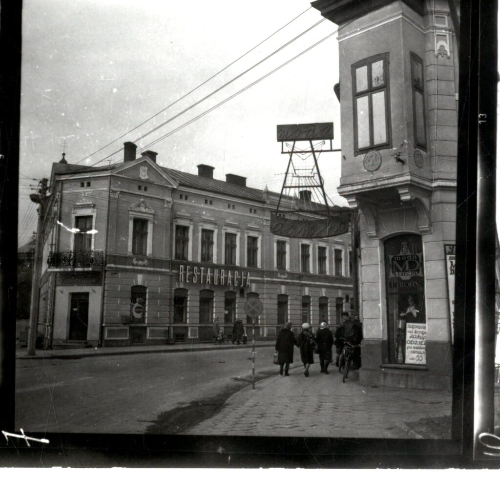 Śledź Po Japońsku I Dansingi. Pamiętasz, Co Działo Się W Restauracji &Quot;Warszawska&Quot;? 3 Śledź Po Japońsku I Dansingi. Pamiętasz, Co Działo Się W Restauracji &Quot;Warszawska&Quot;?