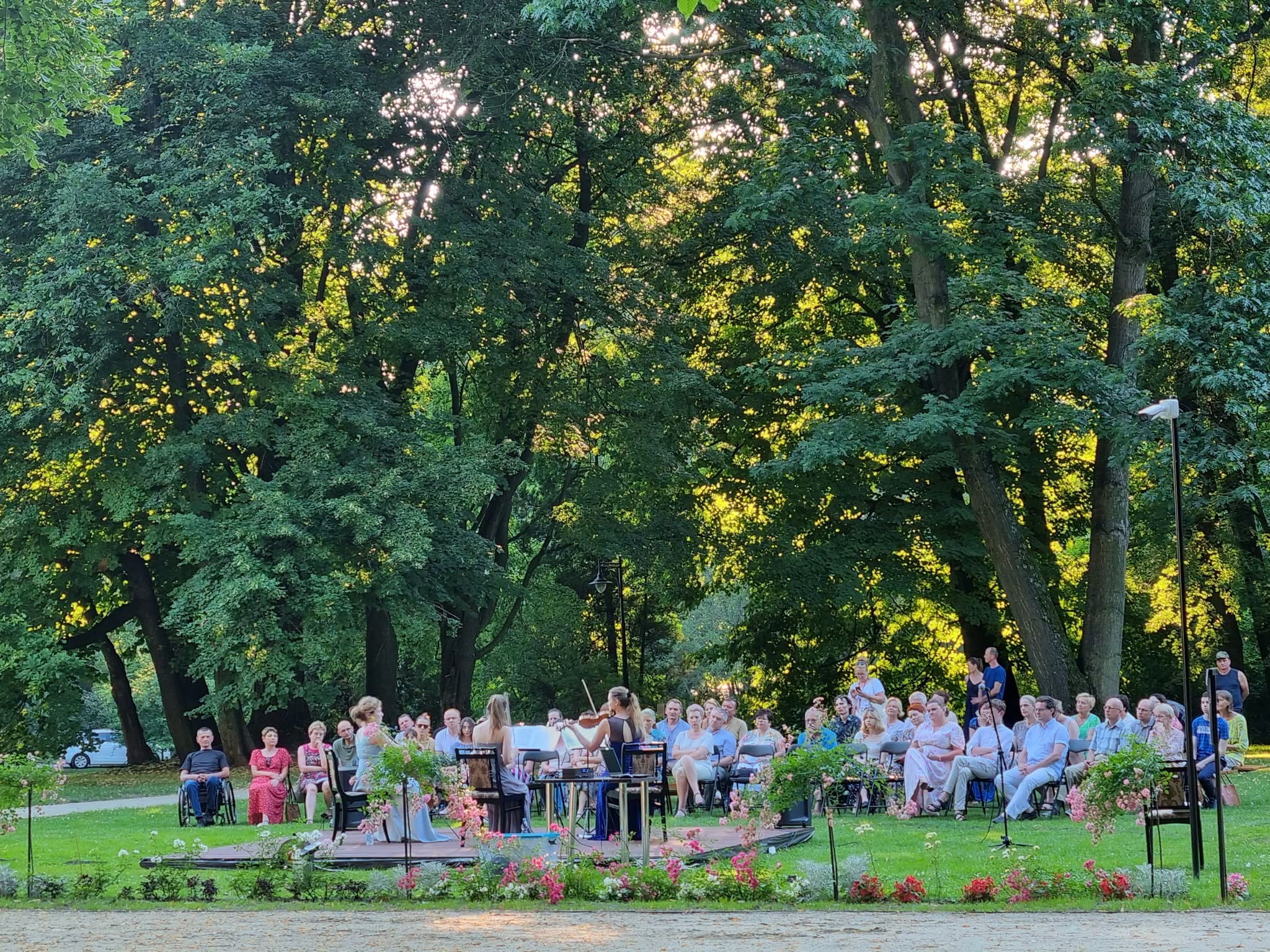 Lokalna Gazeta Internetowa 30 Muzyka Klasyczna Pod Lipą Sobieskiego. Muzeum W Przeworsku Zdobyło Pieniądze Na Koncerty