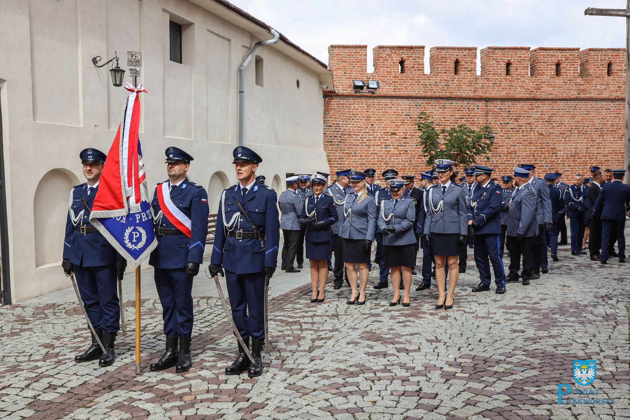 Lokalna Gazeta Internetowa 3 Święto Policji W Przeworsku. Posypały Się Awanse, A Starosta Dariusz Łapa Odebrał Odznaczenie