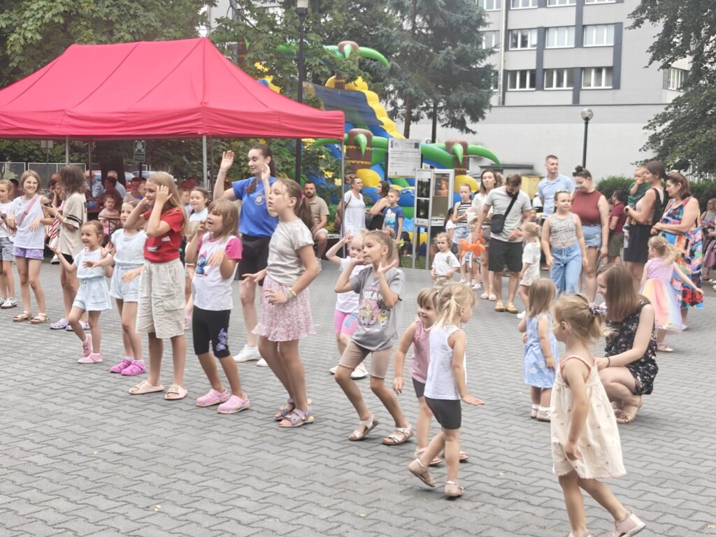 Impreza &Quot;Lato Łączy Pokolenia&Quot; Porwała Mieszkańców Do Tańca 1 Lato Łączy Pokolenia