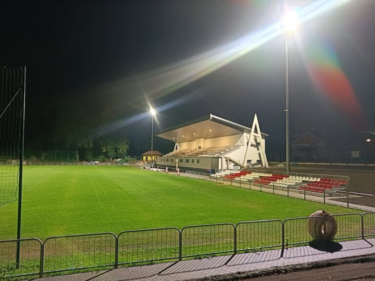 Nowy stadion Orła Przeworsk i próba oświetlenia