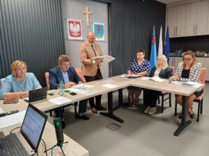 Gmina dopłaci do śmieci i zadba o posiłki dla dzieci. Co uchwalono na sesji w Przeworsku?