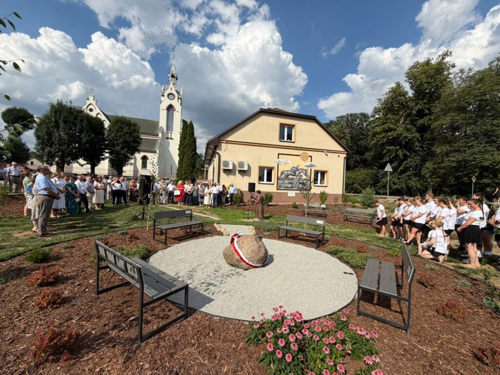 Skwer Pamięci I Polonijne &Quot;Orlęta&Quot; Z Londynu Na Wyjątkowym Wydarzeniu 1 Skwer Pamięci I Polonijne &Quot;Orlęta&Quot; Z Londynu Na Wyjątkowym Wydarzeniu