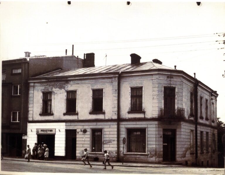 Bar "Zacisze" w kamienicy Kazimierza i Marii Dąbrowieckich. Fot. Kazimierz Kłoda, 1988 r. Przeworsk, woj. przemyskie. Studium historyczno-urbanistyczne, MP-OP-337.