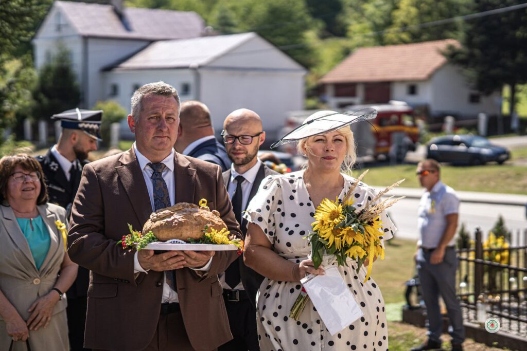 Korowód, 11 Wieńców I Wspólne Świętowanie Plonów W Zagórzu 1 Dożynki W Zagórzu