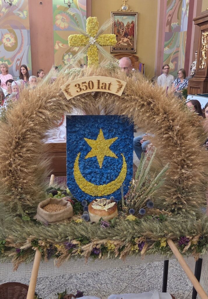 Srebrny Jubileusz Proboszcza W Sieniawie 2 Wieniec Dożynkowym Z Maryją