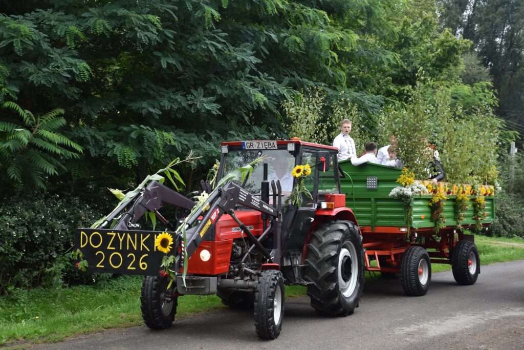 Barwny Korowód, Wieniec I Zabawa Do Nocy. Tak Świętowano Dożynki W Łopuszce Wielkiej 1 Dożynki W Łopuszce Wielkiej