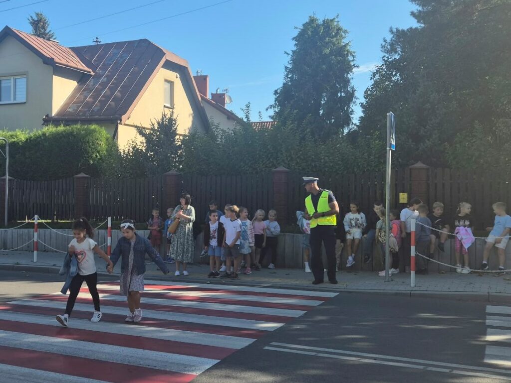 Dzielnicowi Realizują Działania &Quot;Bezpieczeństwo - Pierwsza Klasa&Quot; 1 Dzielnicowi Realizują Działania &Quot;Bezpieczeństwo - Pierwsza Klasa&Quot;
