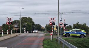 Bezpieczeństwo na strzeżonych przejazdach kolejowych