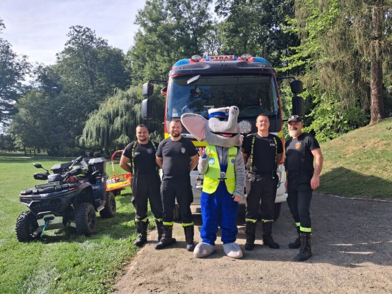 Policjanci na pikniku rodzinnym w Zarzeczu