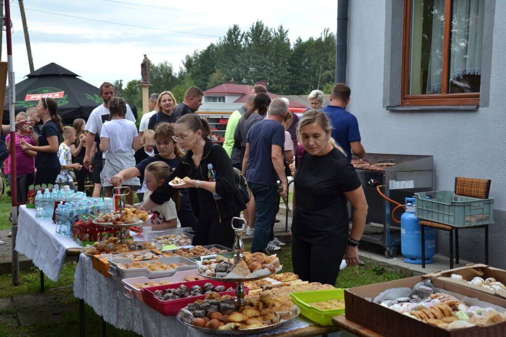 Mieszkańcy Dębowa Wspólnie Pożegnali Wakacje 2 Mieszkańcy Dębowa Wspólnie Pożegnali Wakacje