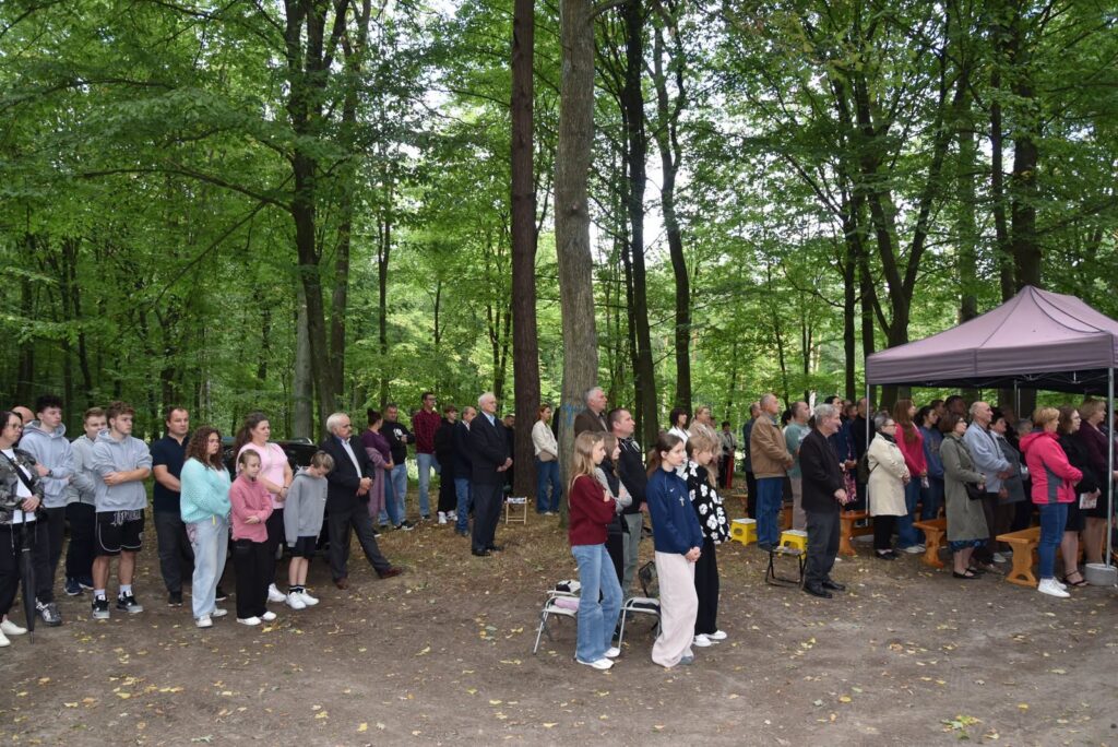 Modlitwa W Lesie Dębrzyna I Trudna Pamięć W Grzęsce 1 Uroczystości Pamięci W Lesie Dębrzyna I Spotkanie Z Prof. Magdaleną Lubańską W Grzęsce
