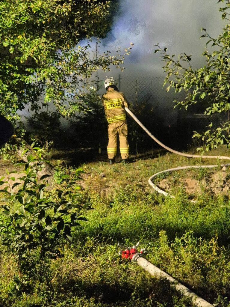 Nocny Pożar Budynku Gospodarczego W Adamówce 2 Nocny Pożar Budynku Gospodarczego W Adamówce