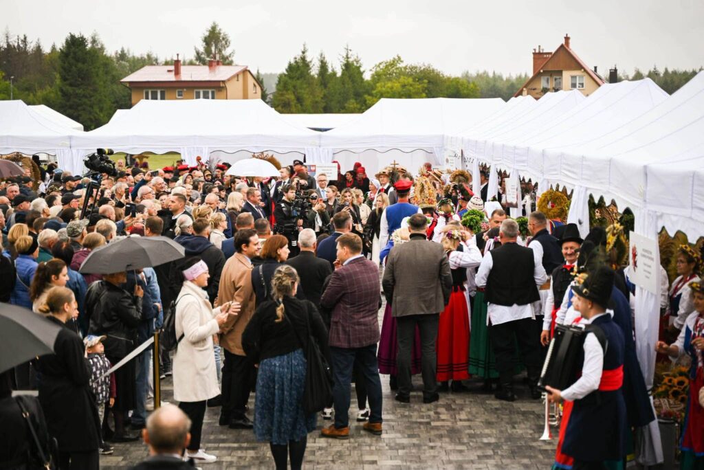 Dożynki Prezydenckie. Sprawdź, Kto Uwiciem Wieńca Zachwycił Prezydenckie Jury? 5 Tłumy Ludzi Na Dożynkach Prezydenckich Wśród Stoisk