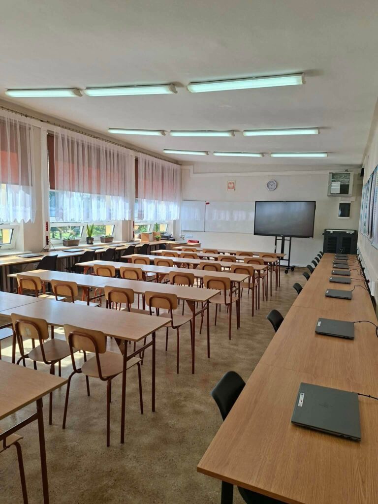 Zobacz, Jak Wygląda Pracownia Ai W Kańczudze 2 Laboratorium Sztucznej Inteligencji W Zespole Szkół W Kańczudze Po Remoncie