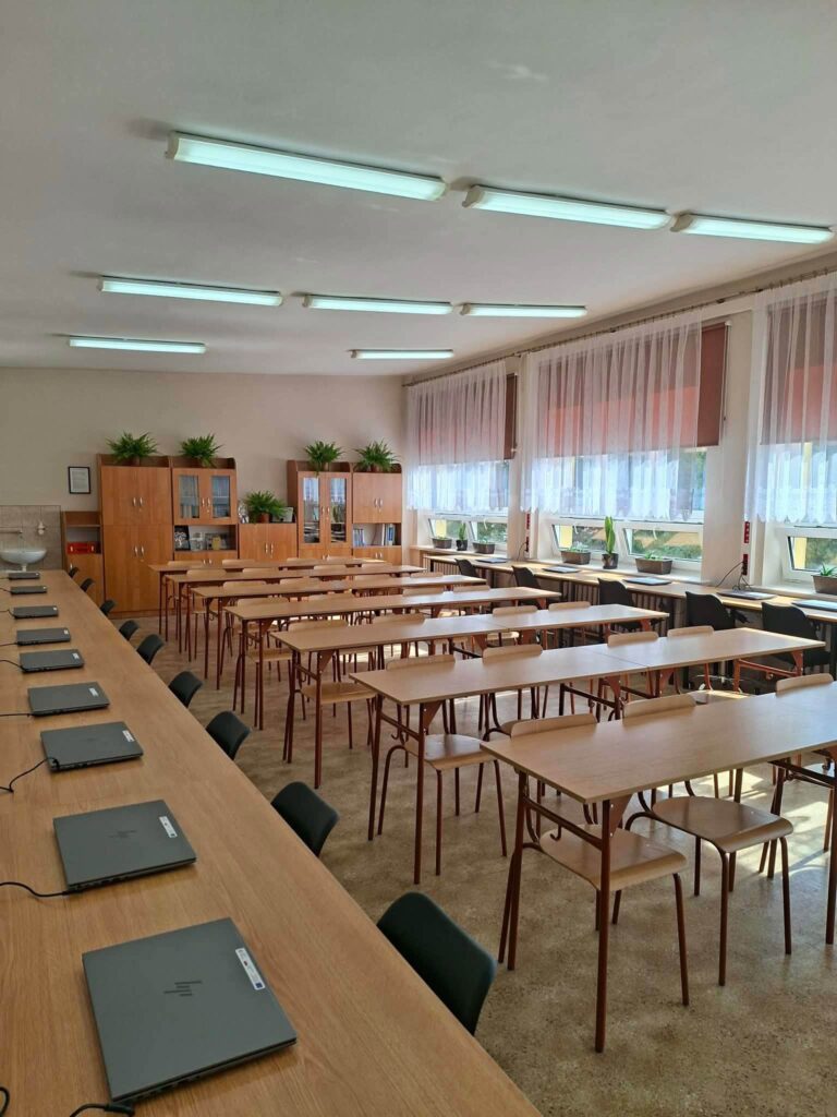 Zobacz, Jak Wygląda Pracownia Ai W Kańczudze 1 Laboratorium Sztucznej Inteligencji W Zespole Szkół W Kańczudze