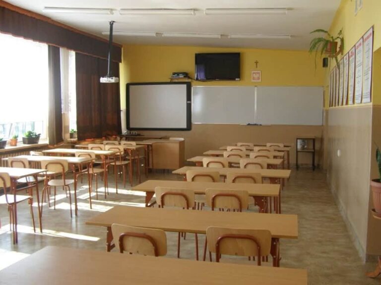 Laboratorium Sztucznej Inteligencji w Zespole Szkół w Kańczudze przed remontem