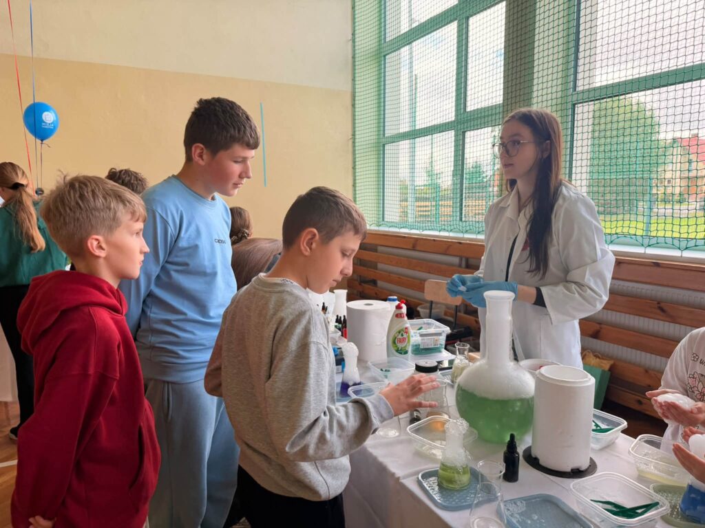 Uczniowie Z Rozborza I Okolic Zaskoczyli Pomysłowością Na Festiwalu Eksperymentów 2 Uczniowie Z Rozborza I Okolic Zaskoczyli Pomysłowością Na Festiwalu Eksperymentów