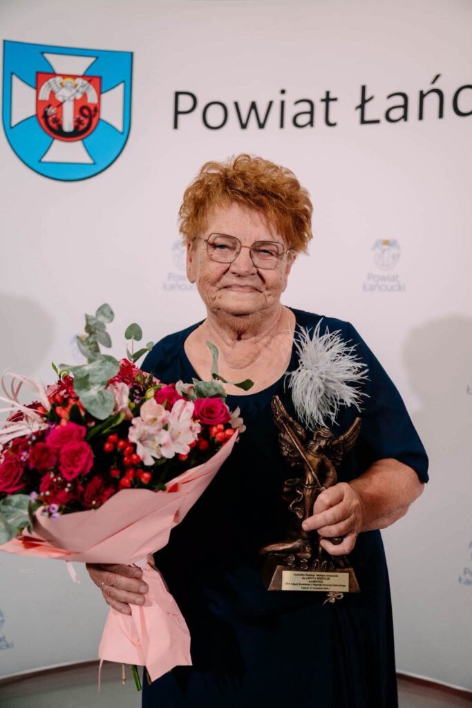 Statuetka Św. Michała Archanioła Wręczona 2 Statuetka Św. Michała Archanioła Wręczona