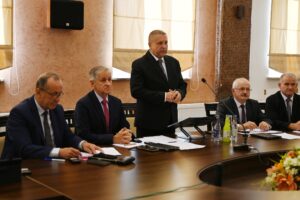Pełna jednomyślność radnych w Tryńczy. Ważne zmiany w budżecie i przetarg na grunt