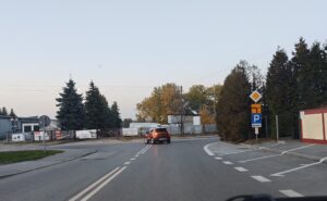 Zmiana pierwszeństwa przy restauracji "Zgoda" na Głębokiej. Nie jedźcie na pamięć