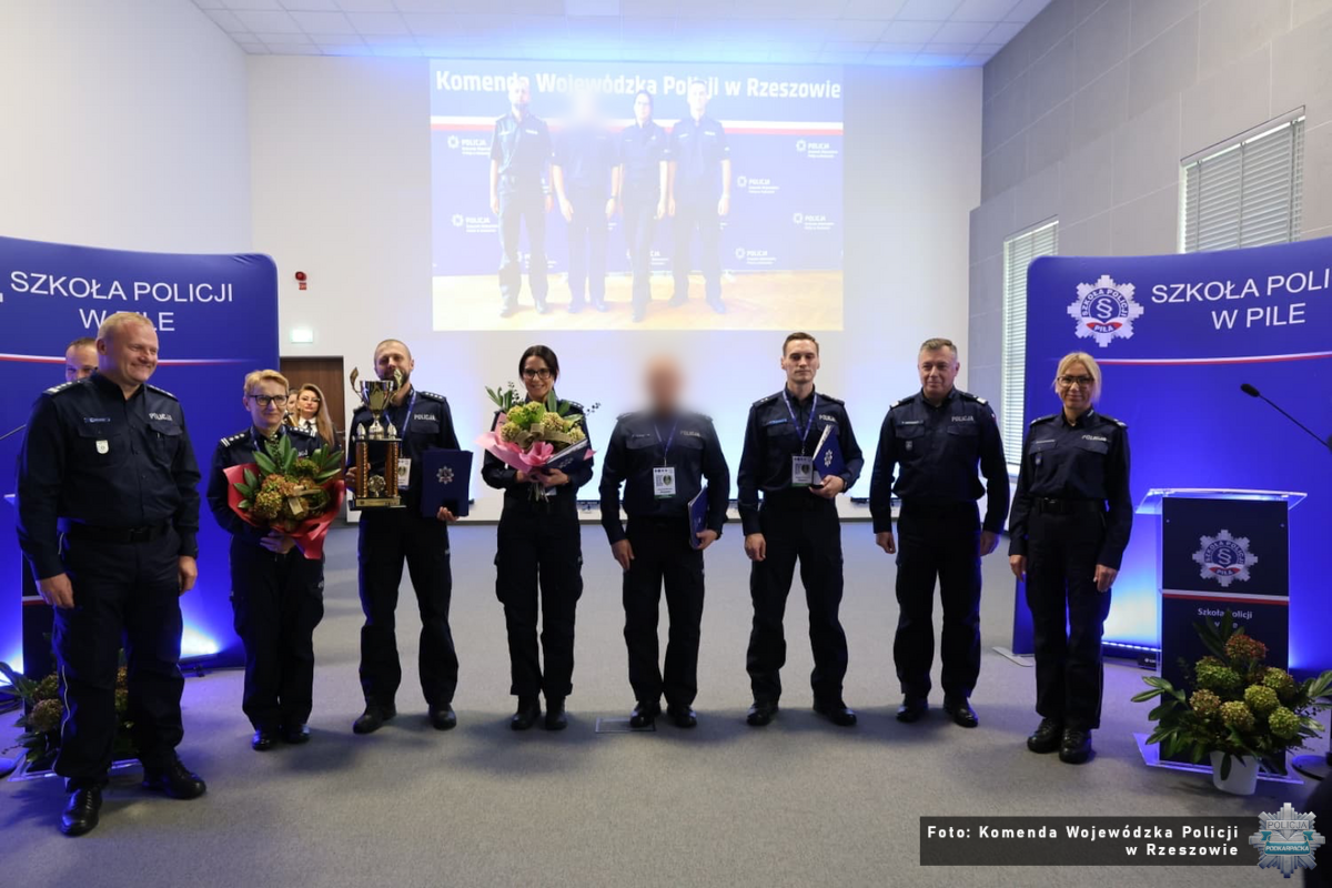Lokalna Gazeta Internetowa 24 Podkarpaccy Policjanci Na Trzecim Miejscu Podium Ogólnopolskiego Konkursu