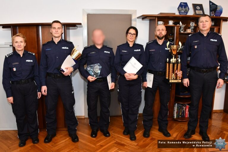 Komendant pogratulował policjantom, którzy zajęli III miejsce w konkursie "Policjant Służby Kryminalnej Roku 2026"
