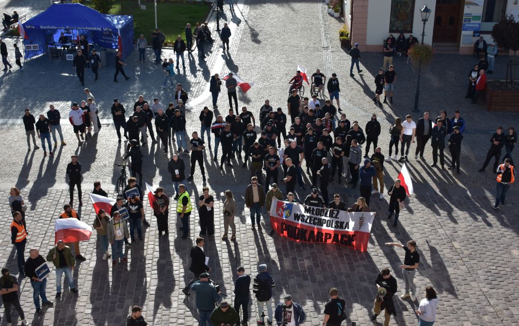 Lokalna Gazeta Internetowa 23 Policjanci Zabezpieczali Manifestację Na Jarosławskim Rynku