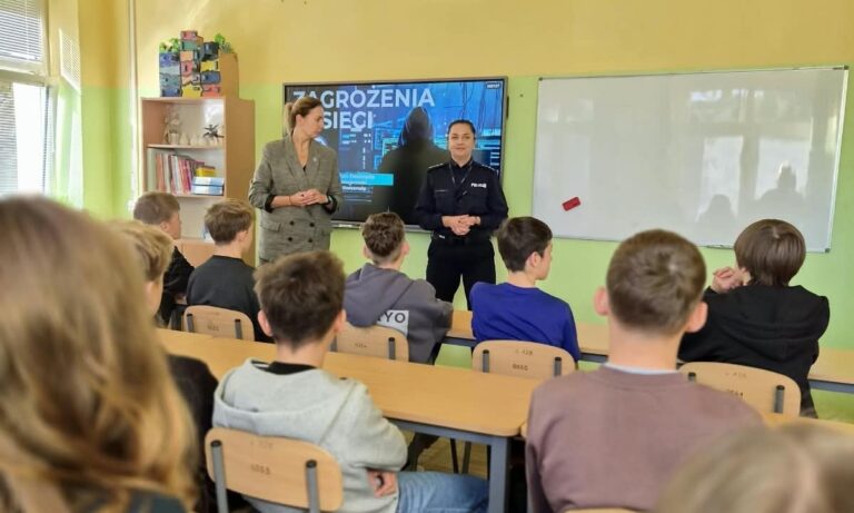 Ekspertka od cyberprzestępczości i policja szkoliły uczniów w SP nr 1 w Przeworsku