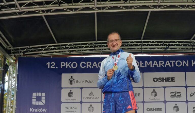 Dariusz Półtorak na 2 miejscu w kat M50 w dystansie Czarniecka Piątka