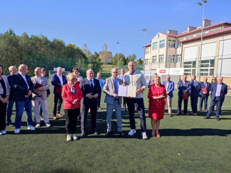 Pół miliona złotych na modernizację Orlika w Sieniawie