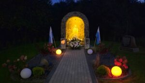 Poświęcenie groty i figury Matki Bożej Bolesnej w Kańczudze
