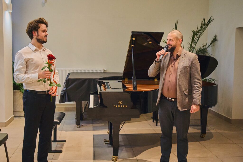 W Oranżerii Zagrał Pianista Eryk Parchański. Kolejna Odsłona Cyklu &Quot;Efekt Chopina&Quot; 1 W Oranżerii Zagrał Pianista Eryk Parchański. Kolejna Odsłona Cyklu &Quot;Efekt Chopina&Quot;
