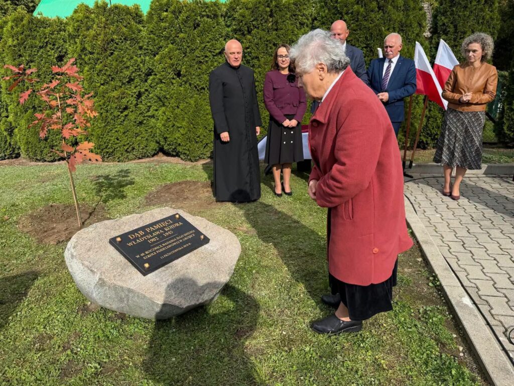 Szkoła Podstawowa W Grzęsce Świętowała 40 Lat Z Patronem Władysławem Kojdrem 1 Szkoła Podstawowa W Grzęsce Świętowała 40 Lat Z Patronem Władysławem Kojdrem