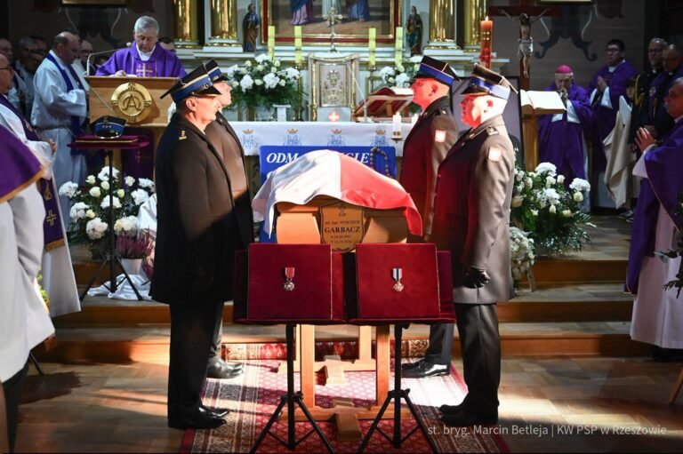 Uroczystości pogrzebowe kpt. Wojciecha Garbacza. Strażak zginął podczas pożaru w Nisku