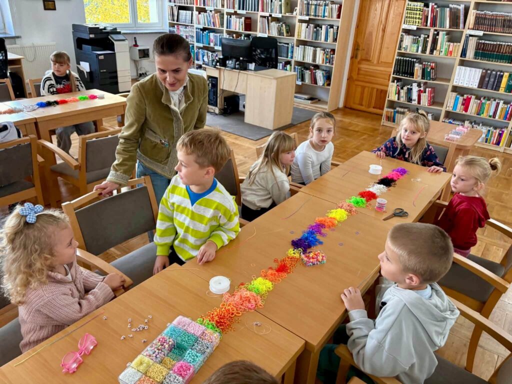 Uczestnicy Projektu &Quot;Bezpieczny Dom&Quot; Tworzyli Stroiki I Biżuterię 1 Uczestnicy Projektu &Quot;Bezpieczny Dom&Quot; Tworzyli Stroiki I Biżuterię